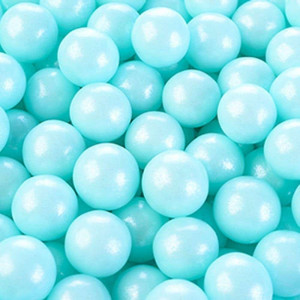 decoração de bolo com pérolas de açúcar azuis