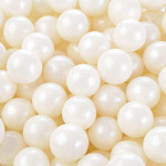 decoração de bolo com pérolas de açúcar branco