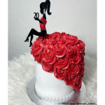 topo de bolo-mulher-sentada-idade-personalizada