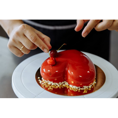 bolo de coração vermelho brilhante