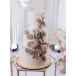 bolo de casamento com decoração de waffer
