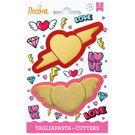 dois cortadores de biscoitos de coração