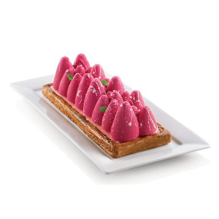 sobremesa de framboesa com bolo gelado e brilhante