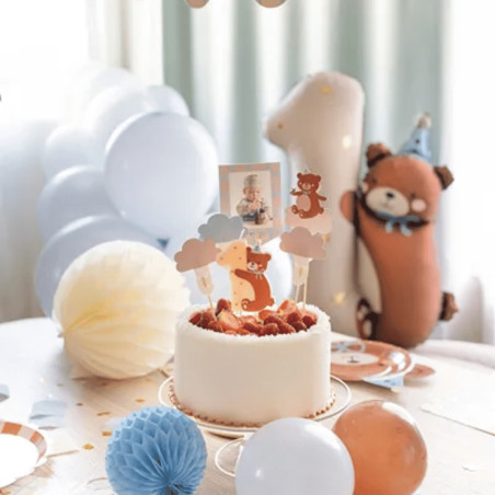 Vela de aniversário de ursinho de 1 ano em um bolo