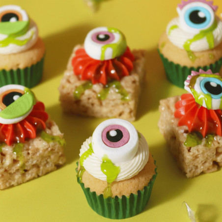 cupcake decorado de halloween com olho