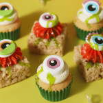 cupcake decorado de halloween com olho