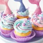 cupcake decorado com granulado de sereia