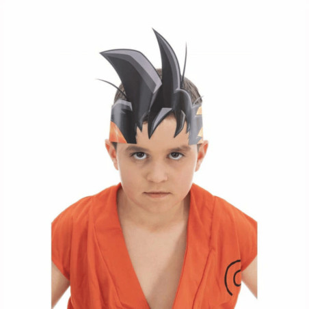 criança com cocar de filho goku
