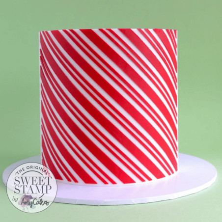 bolo decorado com estêncil de tira de doces SweetStamp