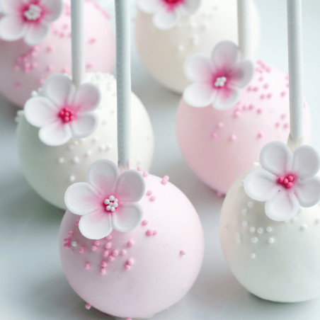 cake pops decorados em rosa e branco