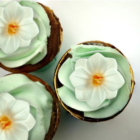 cupcakes de flores brancas