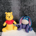 Modelagem do Ursinho Pooh em pasta de açúcar