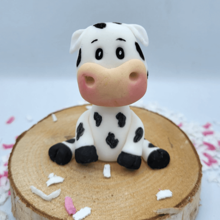 modelagem de vaca em pasta de açúcar