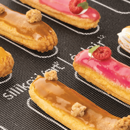 éclairs de pastelaria com tapete de silicone