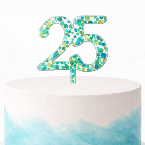 Bolo de aniversário com confete azul-esverdeado
