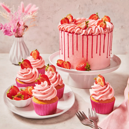 decorações com mistura de creme de morango encantado da Funcakes