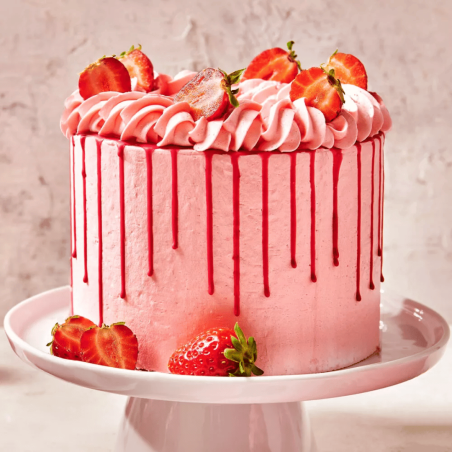 decoração de bolo com mistura de creme encantado de morango funcakes
