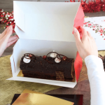Caixa de apresentação de tronco de Natal vermelho