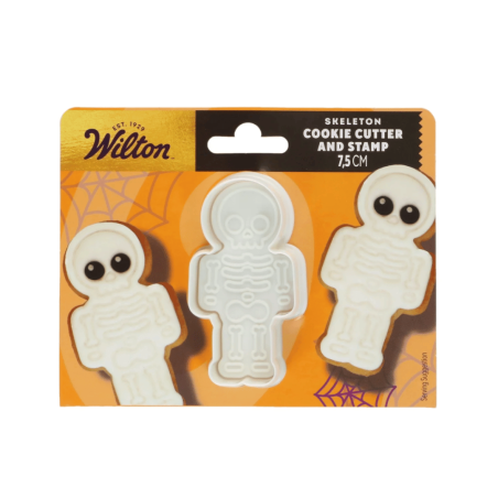 Cortador de biscoitos Wilton em formato de esqueleto com carimbo.