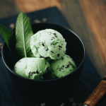 Sorvete de chocolate com menta e pasta aromatizante SARACINO