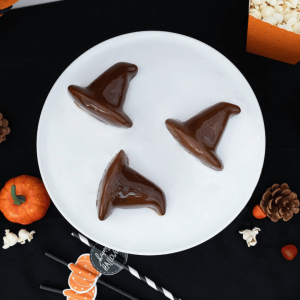 Forma de bolo de Halloween em formato de chapéu de bruxa